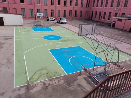 Realizzazione campo da Basket co il cortile interno dell'istituto comprensivo Musti - Dimiccoli via Palestro 84 - Barletta Ott 2023